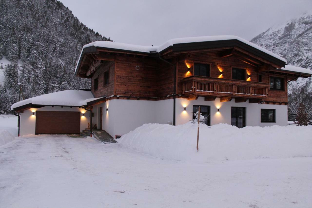 Villa Alpin Holzgau Exterior photo