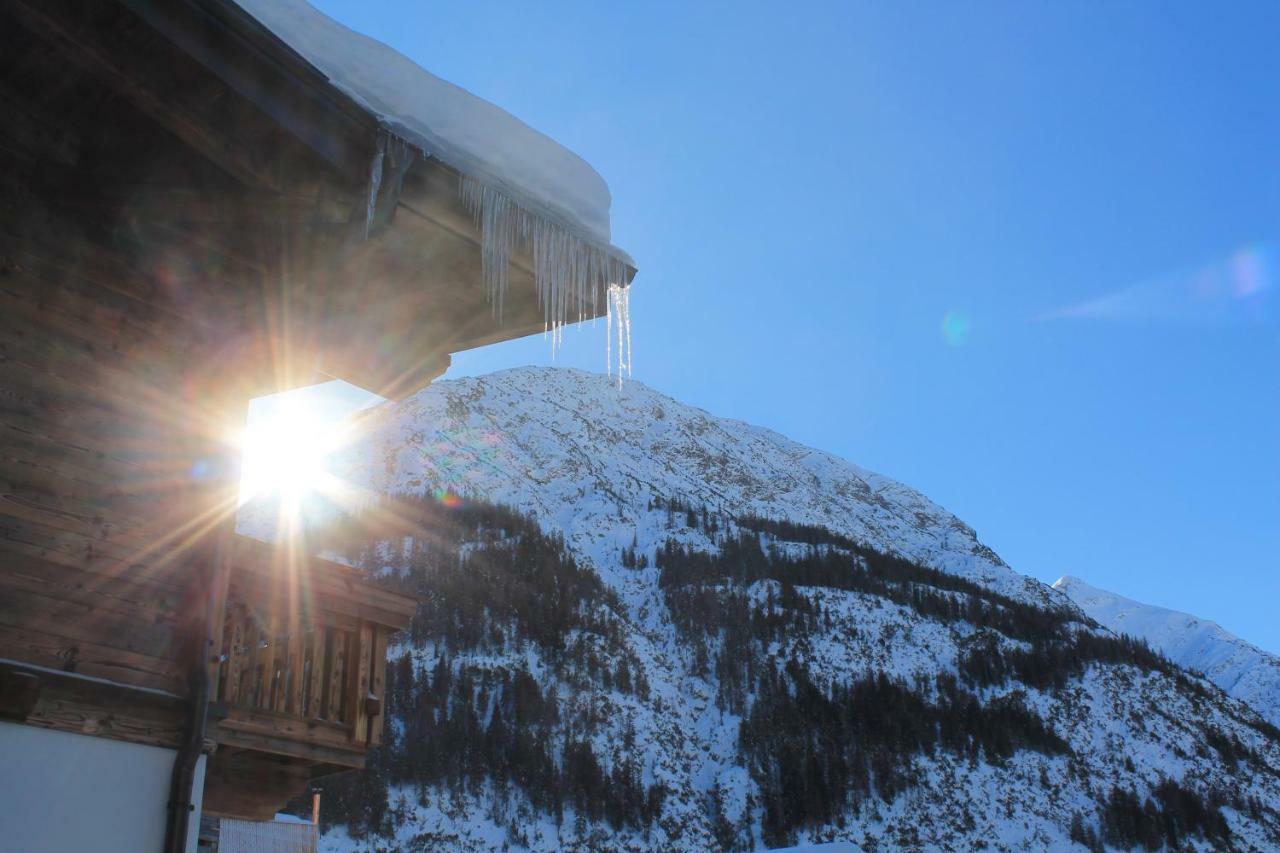 Villa Alpin Holzgau Exterior photo